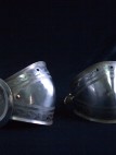 Ellbogenschutz mit Muscheln