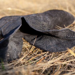 Damenschuhe aus dunkel-gemustertem Leder „Die Akkolade“