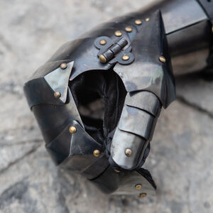 Geschwärzte Clamshell-Handschuhe aus Federstahl „Dunkler Stern”