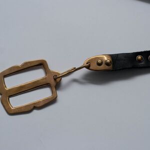 Handgefertigte Schwertgehänge aus Schwarzem Leder