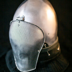 WMA italienischer Bascinet-Helm für Fechtsport mit kantigem, perforiertem Visier