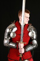 Armzeug mit Ellenbogenkacheln mit geätzem Muster