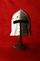 Mittelalter Barbuta Helm Mit Messingverzierungen