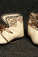 Mittelalter: Keltische Stiefel Mit Muster