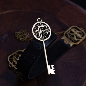 Anpassbarer Schlüssel aus Messing „Schlüssel und Symbole“