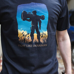 Baumwoll-T-Shirt „Fight like Ukrainian“
