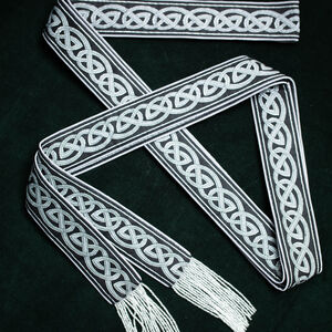 Breiter keltischer Stoffgürtel mit Perlenfransen