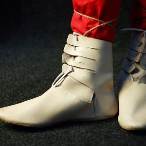 Calcei: Edle Römische Handgefertigte Weisse Lederschuhe