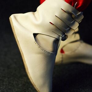 Calcei: Edle Römische Handgefertigte Weisse Lederschuhe