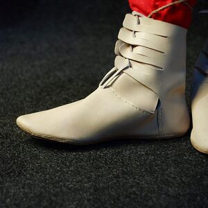 Calcei: Edle Römische Handgefertigte Weisse Lederschuhe