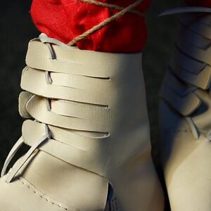 Calcei: Edle Römische Handgefertigte Weisse Lederschuhe