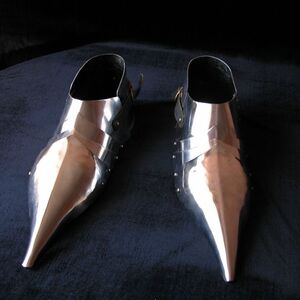 Eisenschuhe Schnabelschuhe