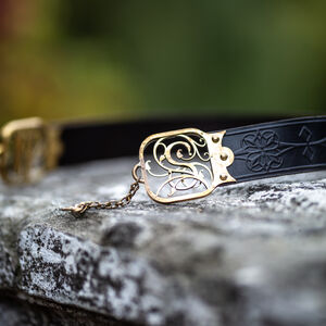 Geprägter Ledergürtel „Stadtfrau“ mit Buchstaben „Schlüssel und Symbole”