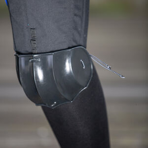 Gerippter Knieschutz aus Kunststoff „Kante” für WMA HEMA