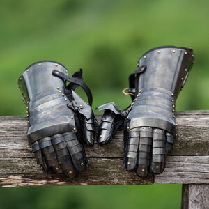 Geschwärzte Federstahl-Fingerhandschuhe „Dunkler Stern”