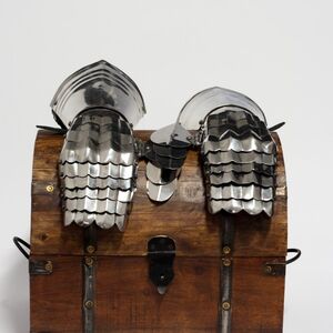 Gotische Panzerhandschuhe