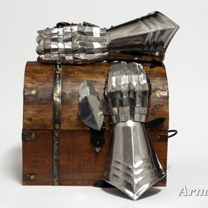 Gotische Panzerhandschuhe
