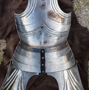 Gotische Plattenpanzerung für mittelalterlichen Ritter