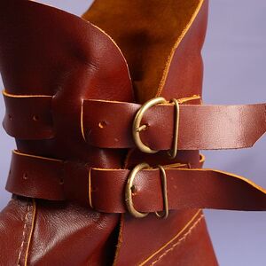 Klassischer Mittelalter Stiefel Mit Riemen