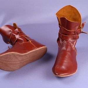 Klassischer Mittelalter Stiefel Mit Riemen