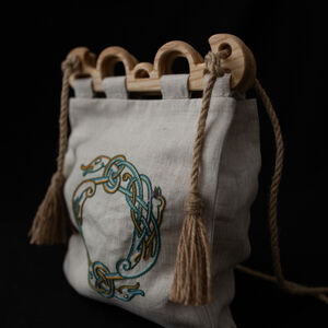 Kleine Hedeby-Tasche mit handgefertigter Stickerei und gewölbten Holzgriffen