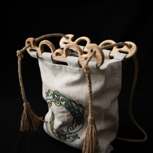 Kleine Hedeby-Tasche mit handgefertigter Stickerei und gewölbten Holzgriffen