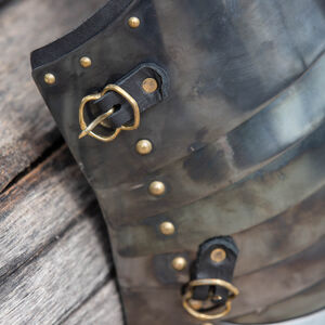 Kürass aus geschwärztem Federstahl „Dunkler Stern”