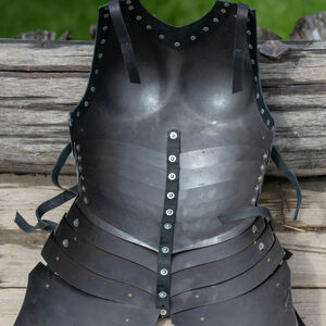 Kürass aus geschwärztem Federstahl „Dunkler Stern”