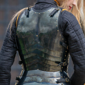 Kürass aus geschwärztem Federstahl „Dunkler Stern”