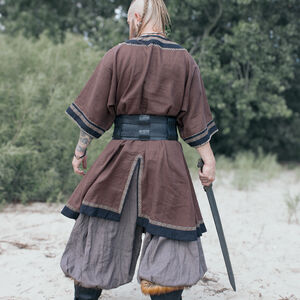 Kurzärmelige Wikinger-Leinentunika mit Borte, Handnähten und Akzenten „Ingvar der Seemann“