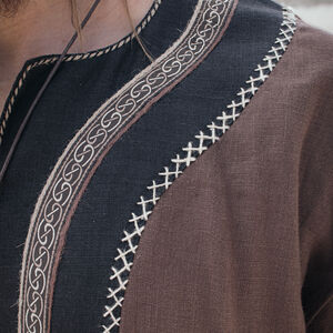 Kurzärmelige Wikinger-Leinentunika mit Borte, Handnähten und Akzenten „Ingvar der Seemann“