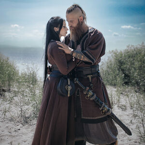 Kurzärmelige Wikinger-Leinentunika mit Borte, Handnähten und Akzenten „Ingvar der Seemann“