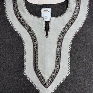 Kurzärmelige Wikinger-Wolltunika mit Borte, Handnähten und Akzenten „Ingvar der Seemann“