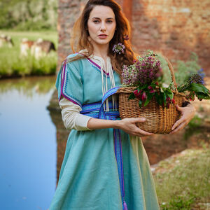 Kurzes Überkleid aus Leinen mit Stickereien und Akzenten „Ilse die Helle“
