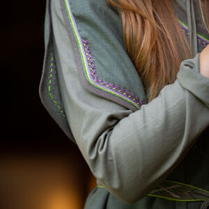 Kurzes Überkleid aus Leinen mit Stickereien und Akzenten „Ilse die Helle“