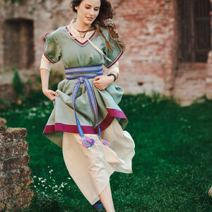 Kurzes Überkleid aus Leinen mit Stickereien und Akzenten „Ilse die Helle“