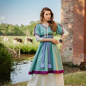 Kurzes Überkleid aus Leinen mit Stickereien und Akzenten „Ilse die Helle“