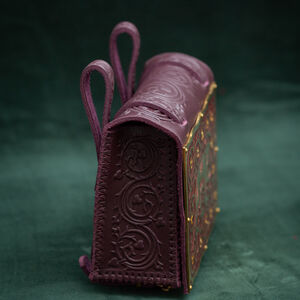 Ledertasche mit emaillierter Messing-Kunstplatte „Bär“