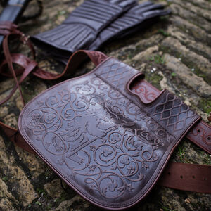 Ledertasche mit Taschen und Bärenprägung