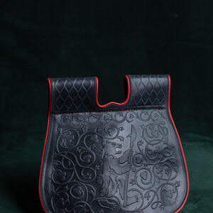 Ledertasche mit Taschen und Bärenprägung