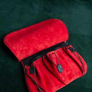 Ledertasche mit Taschen und Bärenprägung