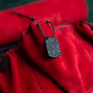 Ledertasche mit Taschen und Bärenprägung