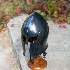 Leichter Fantasy Barbute Helm aus geschwärztem Stahl