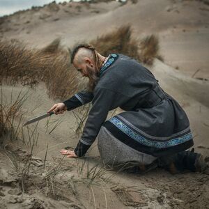 Limitierte Winter-Edition: Bestickte Wikinger-Tunika aus Wolle
