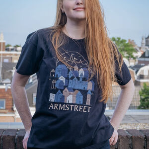 Limitiertes besticktes Patchwork-T-Shirt „Nacht in ArmStreet“