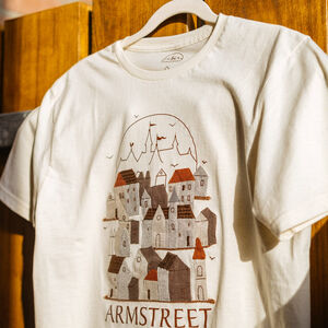 Limitiertes besticktes Patchwork T-Shirt „Tag in ArmStreet“
