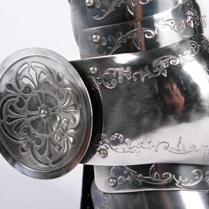 Mittelalter Beinschutz mit geätztem Muster