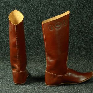 Handgefertigte Klassische Mittelalter Stiefel Mit Muster