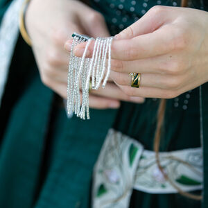 Mittelalter Kostüm für Hochzeit „Seerosen“: Kleid mit Stoffgürtel und Seidenschleier