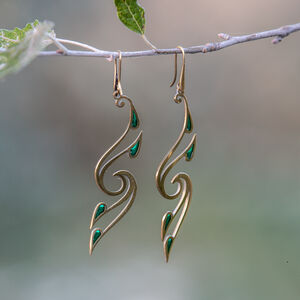Ohrringe aus Messing & Emaille „Seerosen” mit Blättern